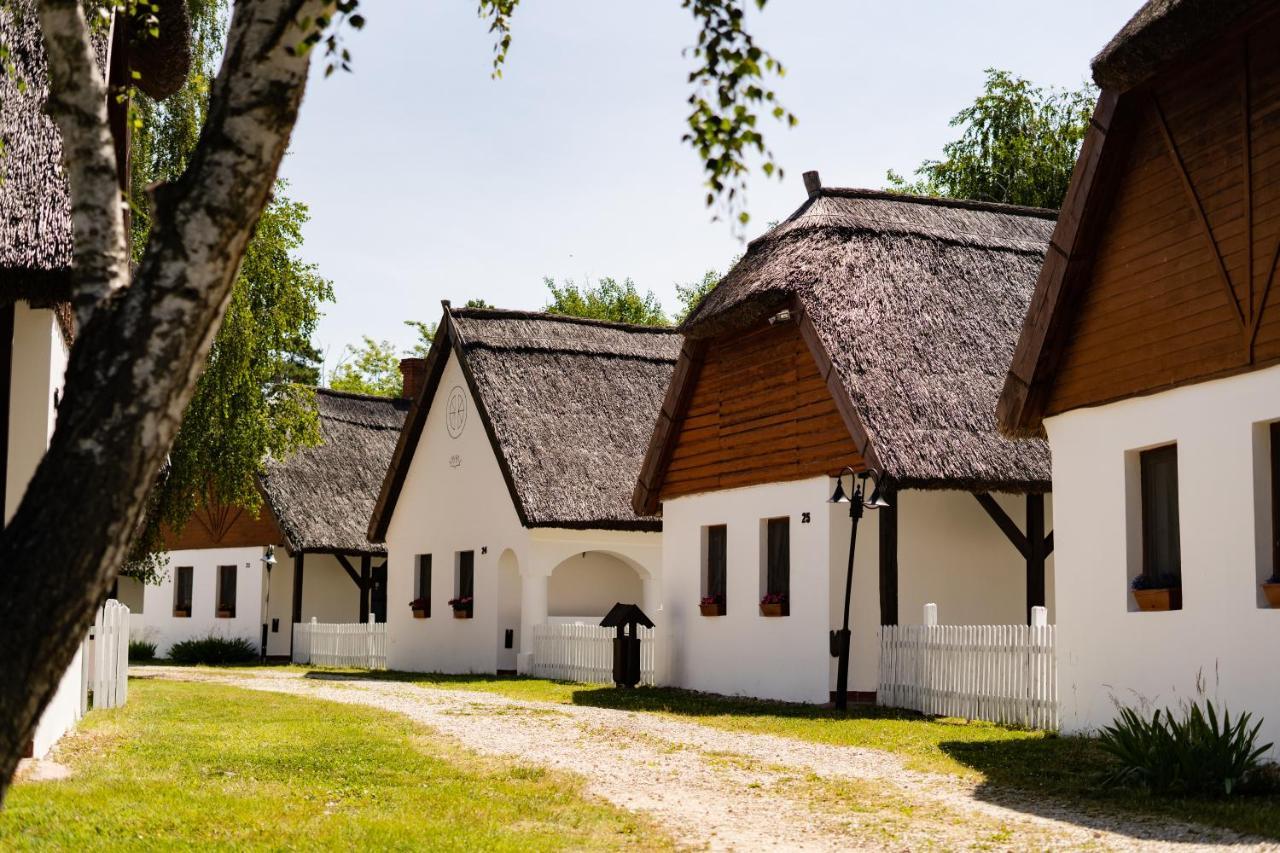 Bohem Birtok Es Csarda Hotel Zamardi Exterior photo