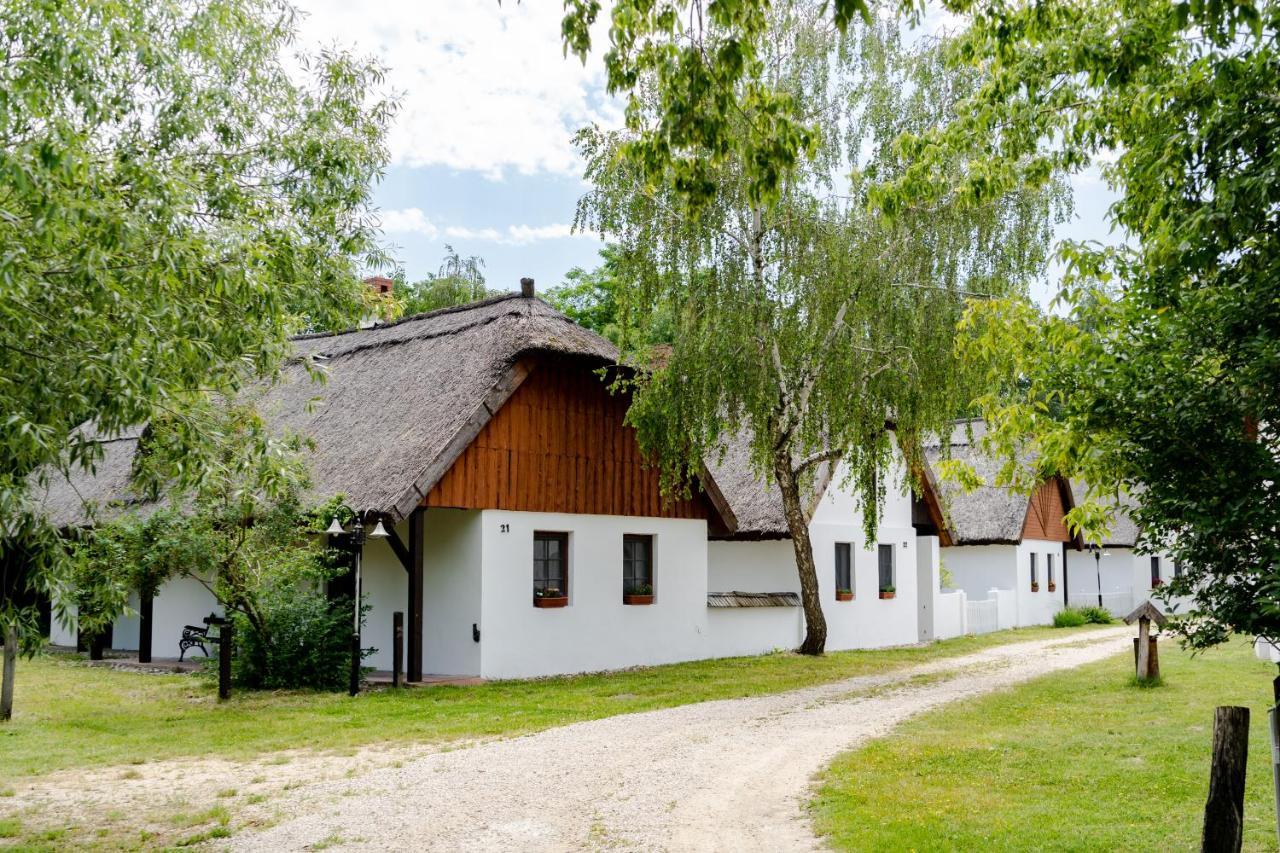 Bohem Birtok Es Csarda Hotel Zamardi Exterior photo