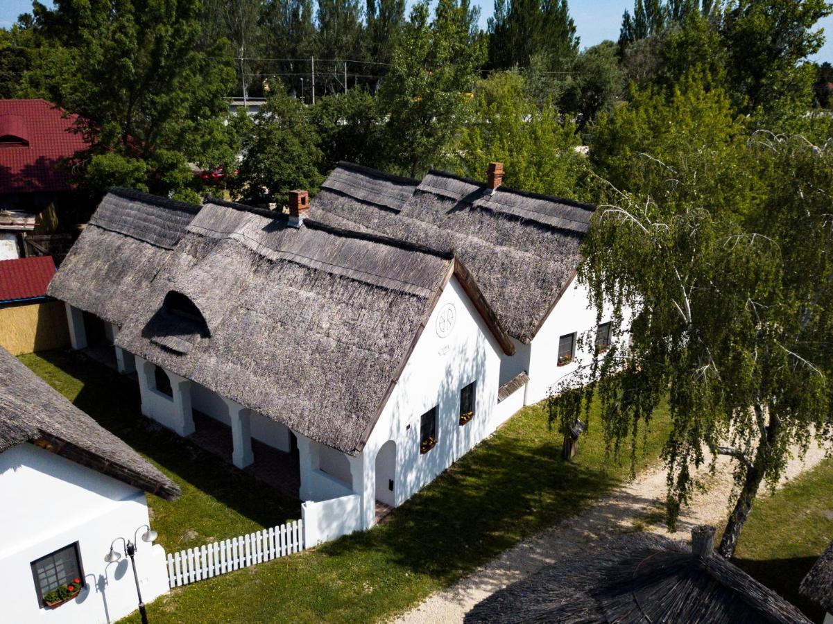 Bohem Birtok Es Csarda Hotel Zamardi Exterior photo