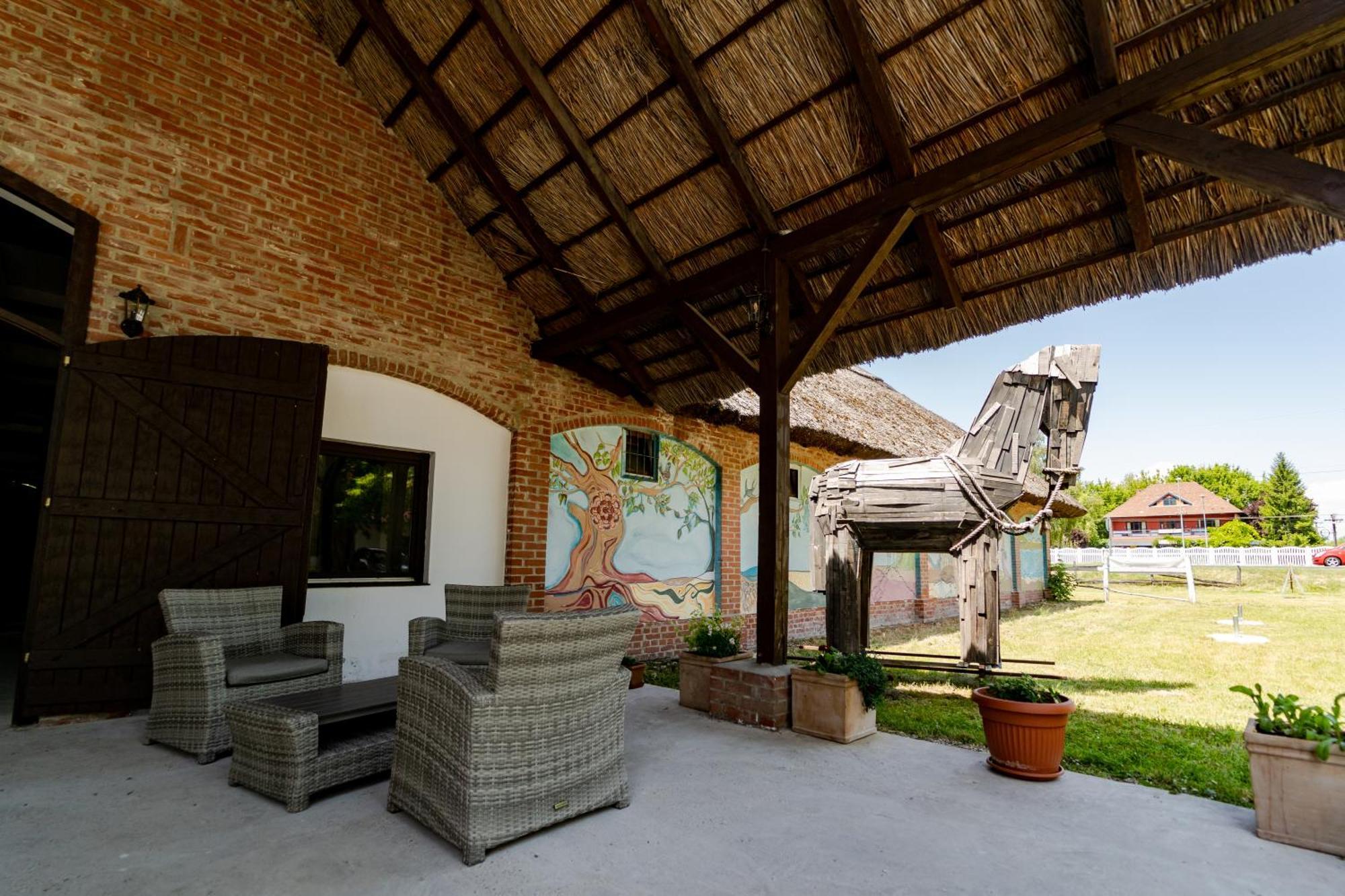 Bohem Birtok Es Csarda Hotel Zamardi Exterior photo