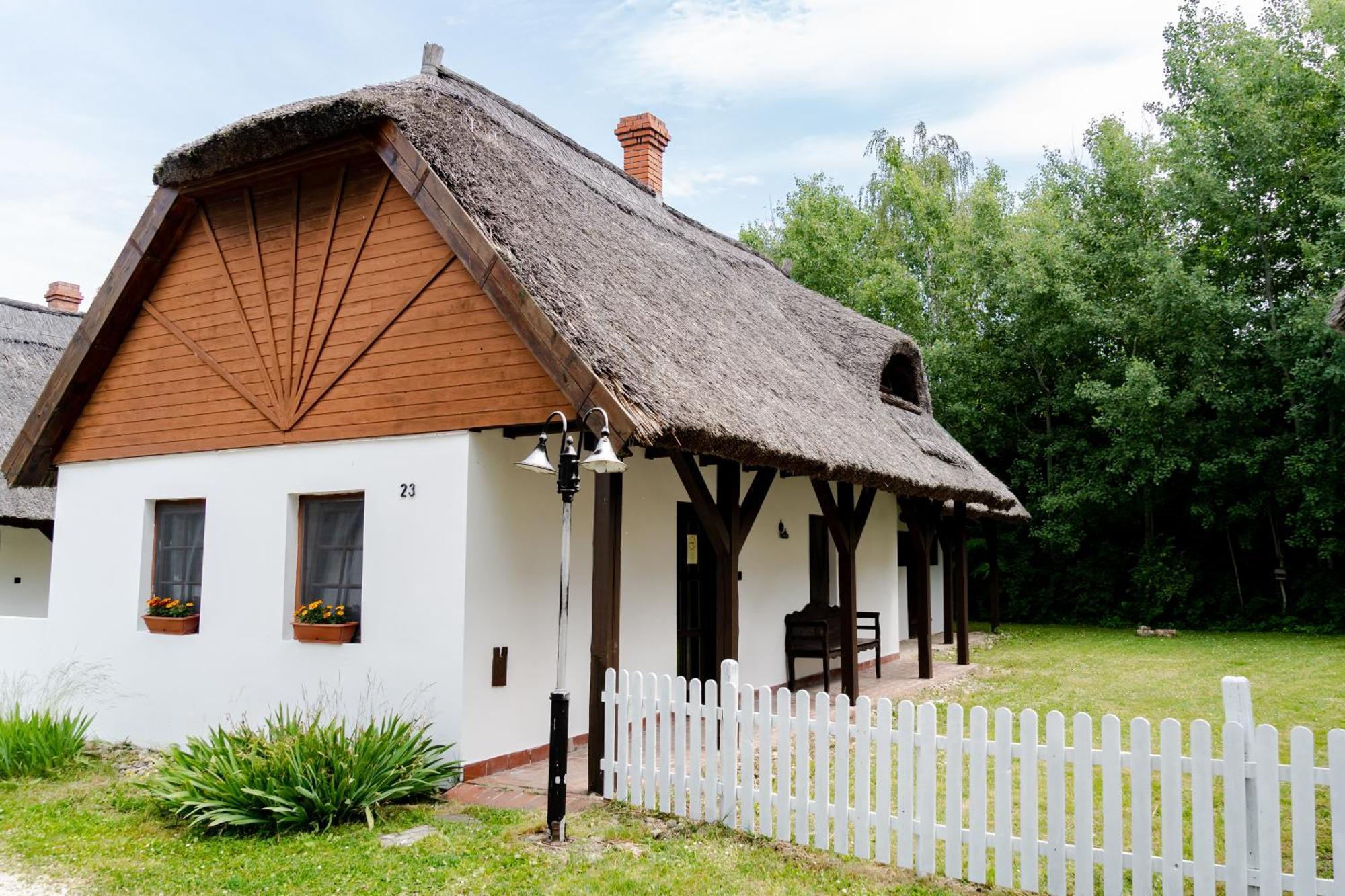 Bohem Birtok Es Csarda Hotel Zamardi Exterior photo