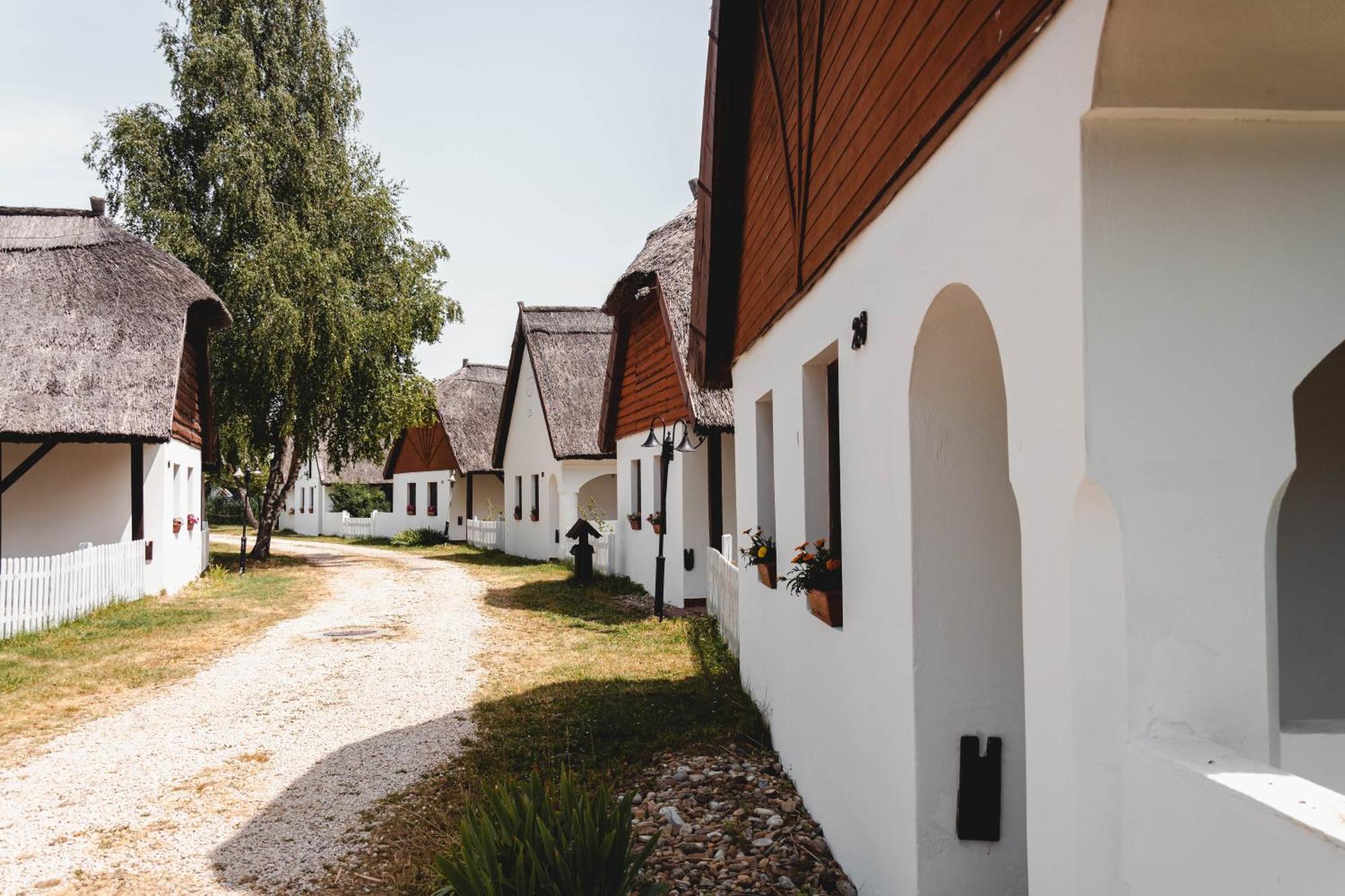 Bohem Birtok Es Csarda Hotel Zamardi Exterior photo