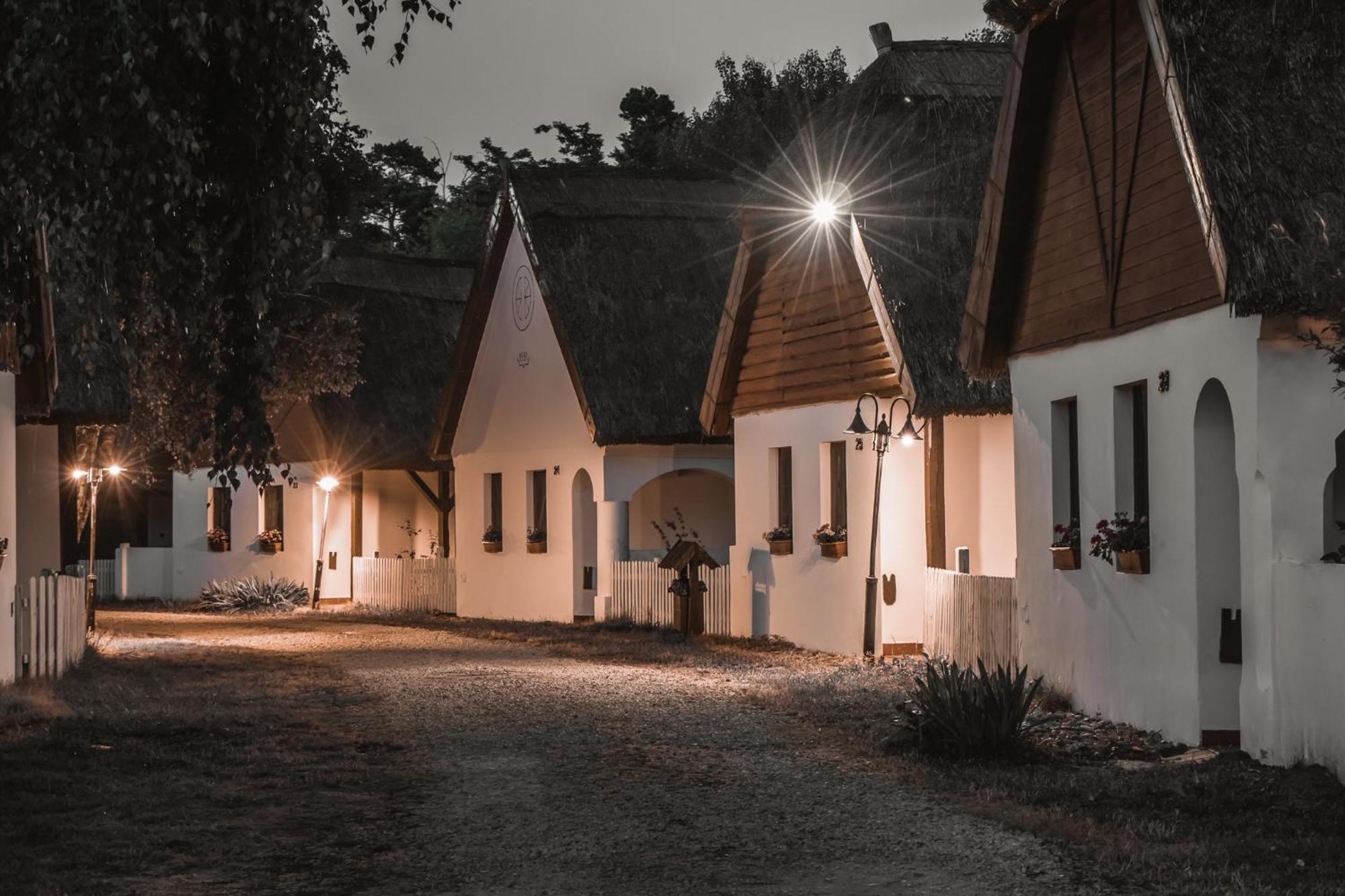 Bohem Birtok Es Csarda Hotel Zamardi Exterior photo