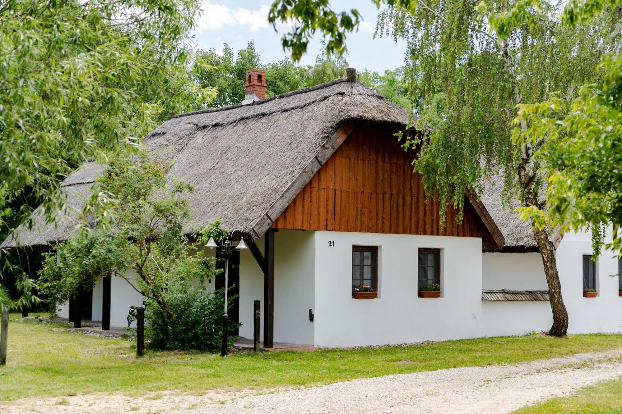Bohem Birtok Es Csarda Hotel Zamardi Exterior photo