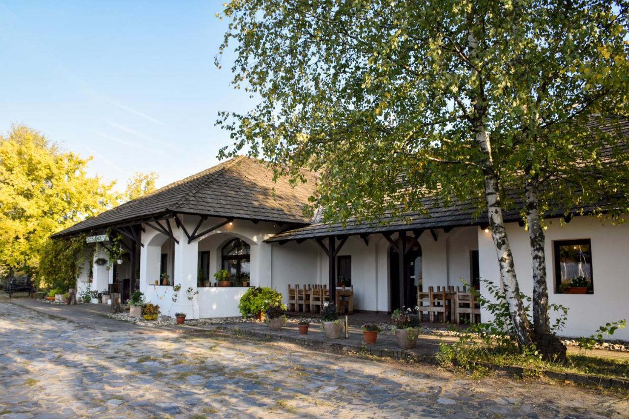 Bohem Birtok Es Csarda Hotel Zamardi Exterior photo